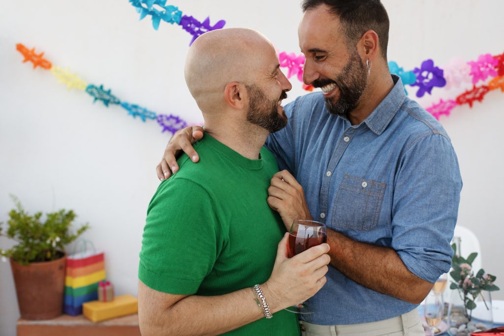 lebensstil-queere-paare-die-geburtstag-feiern